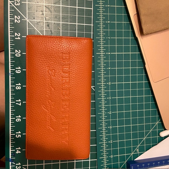 Burberry Logo Leather Wallet - Picture 4 of 7